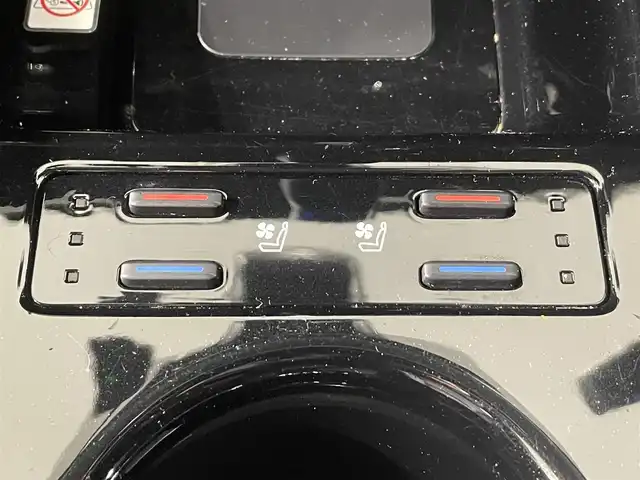 トヨタ プリウス A プレミアム　ツーリングセレ 愛知県 2021(令3)年 8.4万km プラチナホワイトパールマイカ 純正９インチナビ　/（AM/FM/DISC/フルセグTV/SD/Bluetooth)/モデリスタフルエアロ　/ワイヤレス充電　/トヨタセーフティセンス　/　　-衝突軽減ブレーキ/　　-レーンキープアシスト/　　-オートマチックハイビーム/　　-レーダークルーズコントロール/ＡＣ１００Ｖ　/インテリジェントパーキングアシスト/シートヒーター/エアシート　/ビルトインＥＴＣ　/バックカメラ/ブラインドスポットモニター　/デジタルインナーミラー　/ヘッドアップディスプレイ/クリアランスソナー/ＬＥＤヘッドライト/LEDフォグランプ/パワーシート/ドライブレコーダー/純正フロアマット/黒レザーシート