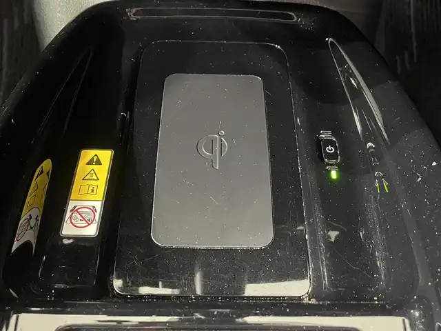 トヨタ プリウス A プレミアム　ツーリングセレ 愛知県 2021(令3)年 8.4万km プラチナホワイトパールマイカ 純正９インチナビ　/（AM/FM/DISC/フルセグTV/SD/Bluetooth)/モデリスタフルエアロ　/ワイヤレス充電　/トヨタセーフティセンス　/　　-衝突軽減ブレーキ/　　-レーンキープアシスト/　　-オートマチックハイビーム/　　-レーダークルーズコントロール/ＡＣ１００Ｖ　/インテリジェントパーキングアシスト/シートヒーター/エアシート　/ビルトインＥＴＣ　/バックカメラ/ブラインドスポットモニター　/デジタルインナーミラー　/ヘッドアップディスプレイ/クリアランスソナー/ＬＥＤヘッドライト/LEDフォグランプ/パワーシート/ドライブレコーダー/純正フロアマット/黒レザーシート