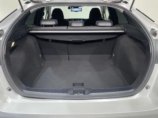 トヨタ プリウス A プレミアム　ツーリングセレ 愛知県 2021(令3)年 8.4万km プラチナホワイトパールマイカ 純正９インチナビ　/（AM/FM/DISC/フルセグTV/SD/Bluetooth)/モデリスタフルエアロ　/ワイヤレス充電　/トヨタセーフティセンス　/　　-衝突軽減ブレーキ/　　-レーンキープアシスト/　　-オートマチックハイビーム/　　-レーダークルーズコントロール/ＡＣ１００Ｖ　/インテリジェントパーキングアシスト/シートヒーター/エアシート　/ビルトインＥＴＣ　/バックカメラ/ブラインドスポットモニター　/デジタルインナーミラー　/ヘッドアップディスプレイ/クリアランスソナー/ＬＥＤヘッドライト/LEDフォグランプ/パワーシート/ドライブレコーダー/純正フロアマット/黒レザーシート