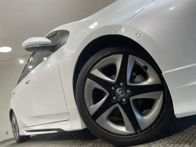 トヨタ プリウス A プレミアム　ツーリングセレ 愛知県 2021(令3)年 8.4万km プラチナホワイトパールマイカ 純正９インチナビ　/（AM/FM/DISC/フルセグTV/SD/Bluetooth)/モデリスタフルエアロ　/ワイヤレス充電　/トヨタセーフティセンス　/　　-衝突軽減ブレーキ/　　-レーンキープアシスト/　　-オートマチックハイビーム/　　-レーダークルーズコントロール/ＡＣ１００Ｖ　/インテリジェントパーキングアシスト/シートヒーター/エアシート　/ビルトインＥＴＣ　/バックカメラ/ブラインドスポットモニター　/デジタルインナーミラー　/ヘッドアップディスプレイ/クリアランスソナー/ＬＥＤヘッドライト/LEDフォグランプ/パワーシート/ドライブレコーダー/純正フロアマット/黒レザーシート