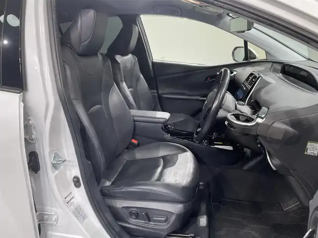 トヨタ プリウス A プレミアム　ツーリングセレ 愛知県 2021(令3)年 8.4万km プラチナホワイトパールマイカ 純正９インチナビ　/（AM/FM/DISC/フルセグTV/SD/Bluetooth)/モデリスタフルエアロ　/ワイヤレス充電　/トヨタセーフティセンス　/　　-衝突軽減ブレーキ/　　-レーンキープアシスト/　　-オートマチックハイビーム/　　-レーダークルーズコントロール/ＡＣ１００Ｖ　/インテリジェントパーキングアシスト/シートヒーター/エアシート　/ビルトインＥＴＣ　/バックカメラ/ブラインドスポットモニター　/デジタルインナーミラー　/ヘッドアップディスプレイ/クリアランスソナー/ＬＥＤヘッドライト/LEDフォグランプ/パワーシート/ドライブレコーダー/純正フロアマット/黒レザーシート