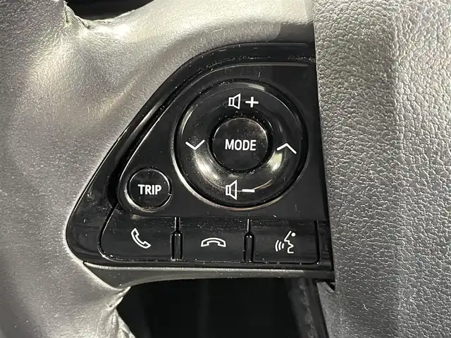 トヨタ プリウス A プレミアム　ツーリングセレ 愛知県 2021(令3)年 8.4万km プラチナホワイトパールマイカ 純正９インチナビ　/（AM/FM/DISC/フルセグTV/SD/Bluetooth)/モデリスタフルエアロ　/ワイヤレス充電　/トヨタセーフティセンス　/　　-衝突軽減ブレーキ/　　-レーンキープアシスト/　　-オートマチックハイビーム/　　-レーダークルーズコントロール/ＡＣ１００Ｖ　/インテリジェントパーキングアシスト/シートヒーター/エアシート　/ビルトインＥＴＣ　/バックカメラ/ブラインドスポットモニター　/デジタルインナーミラー　/ヘッドアップディスプレイ/クリアランスソナー/ＬＥＤヘッドライト/LEDフォグランプ/パワーシート/ドライブレコーダー/純正フロアマット/黒レザーシート