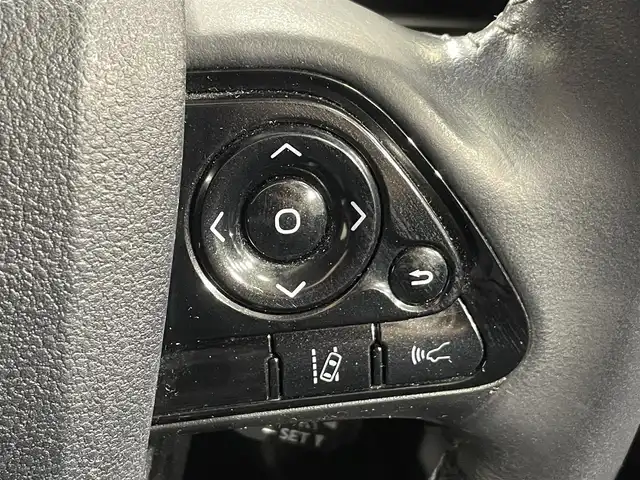 トヨタ プリウス A プレミアム　ツーリングセレ 愛知県 2021(令3)年 8.4万km プラチナホワイトパールマイカ 純正９インチナビ　/（AM/FM/DISC/フルセグTV/SD/Bluetooth)/モデリスタフルエアロ　/ワイヤレス充電　/トヨタセーフティセンス　/　　-衝突軽減ブレーキ/　　-レーンキープアシスト/　　-オートマチックハイビーム/　　-レーダークルーズコントロール/ＡＣ１００Ｖ　/インテリジェントパーキングアシスト/シートヒーター/エアシート　/ビルトインＥＴＣ　/バックカメラ/ブラインドスポットモニター　/デジタルインナーミラー　/ヘッドアップディスプレイ/クリアランスソナー/ＬＥＤヘッドライト/LEDフォグランプ/パワーシート/ドライブレコーダー/純正フロアマット/黒レザーシート