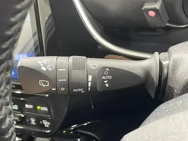 トヨタ プリウス A プレミアム　ツーリングセレ 愛知県 2021(令3)年 8.4万km プラチナホワイトパールマイカ 純正９インチナビ　/（AM/FM/DISC/フルセグTV/SD/Bluetooth)/モデリスタフルエアロ　/ワイヤレス充電　/トヨタセーフティセンス　/　　-衝突軽減ブレーキ/　　-レーンキープアシスト/　　-オートマチックハイビーム/　　-レーダークルーズコントロール/ＡＣ１００Ｖ　/インテリジェントパーキングアシスト/シートヒーター/エアシート　/ビルトインＥＴＣ　/バックカメラ/ブラインドスポットモニター　/デジタルインナーミラー　/ヘッドアップディスプレイ/クリアランスソナー/ＬＥＤヘッドライト/LEDフォグランプ/パワーシート/ドライブレコーダー/純正フロアマット/黒レザーシート