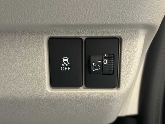 ホンダ Ｎ ＢＯＸ ファッションスタイル 岐阜県 2023(令5)年 0.3万km 黄 純正8インチディスプレイオーディオ/・Bluetooh/・AppleCarPlay/・AndroidAuto/・USB/両側パワースライドドア/左右独立式リアセンターアームレスト/コンビニフック付シートバックテーブル(運転席＆助手席)/オートリトラミラー/ETC2.0/前後純正ドライブレコーダー/ホンダセンシング/・アダプティブクルーズコントロール/・衝突軽減ブレーキ/・車線維持支援システム(LKAS)/・路外逸脱抑制機能/・パーキングセンサーシステム/・誤発進抑制機能/・後方誤発進抑制機能/先行車発進お知らせ機能/標識認識機能/LEDヘッドライト/・オートハイビーム/ステアリングスイッチ/ECONスイッチ/・アイドリングストップ/後席チップアップスライド機構/D+N席シートヒーター/電子制御パーキングブレーキ/オートブレーキホールド機能/プッシュスタート/スマートキー/スペアキー/取扱説明書/保証書