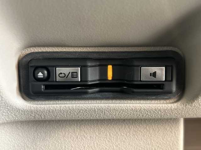 ホンダ Ｎ ＢＯＸ ファッションスタイル 岐阜県 2023(令5)年 0.3万km 黄 純正8インチディスプレイオーディオ/・Bluetooh/・AppleCarPlay/・AndroidAuto/・USB/両側パワースライドドア/左右独立式リアセンターアームレスト/コンビニフック付シートバックテーブル(運転席＆助手席)/オートリトラミラー/ETC2.0/前後純正ドライブレコーダー/ホンダセンシング/・アダプティブクルーズコントロール/・衝突軽減ブレーキ/・車線維持支援システム(LKAS)/・路外逸脱抑制機能/・パーキングセンサーシステム/・誤発進抑制機能/・後方誤発進抑制機能/先行車発進お知らせ機能/標識認識機能/LEDヘッドライト/・オートハイビーム/ステアリングスイッチ/ECONスイッチ/・アイドリングストップ/後席チップアップスライド機構/D+N席シートヒーター/電子制御パーキングブレーキ/オートブレーキホールド機能/プッシュスタート/スマートキー/スペアキー/取扱説明書/保証書