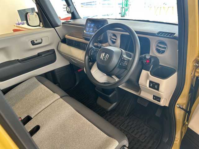 ホンダ Ｎ ＢＯＸ ファッションスタイル 岐阜県 2023(令5)年 0.3万km 黄 純正8インチディスプレイオーディオ/・Bluetooh/・AppleCarPlay/・AndroidAuto/・USB/両側パワースライドドア/左右独立式リアセンターアームレスト/コンビニフック付シートバックテーブル(運転席＆助手席)/オートリトラミラー/ETC2.0/前後純正ドライブレコーダー/ホンダセンシング/・アダプティブクルーズコントロール/・衝突軽減ブレーキ/・車線維持支援システム(LKAS)/・路外逸脱抑制機能/・パーキングセンサーシステム/・誤発進抑制機能/・後方誤発進抑制機能/先行車発進お知らせ機能/標識認識機能/LEDヘッドライト/・オートハイビーム/ステアリングスイッチ/ECONスイッチ/・アイドリングストップ/後席チップアップスライド機構/D+N席シートヒーター/電子制御パーキングブレーキ/オートブレーキホールド機能/プッシュスタート/スマートキー/スペアキー/取扱説明書/保証書