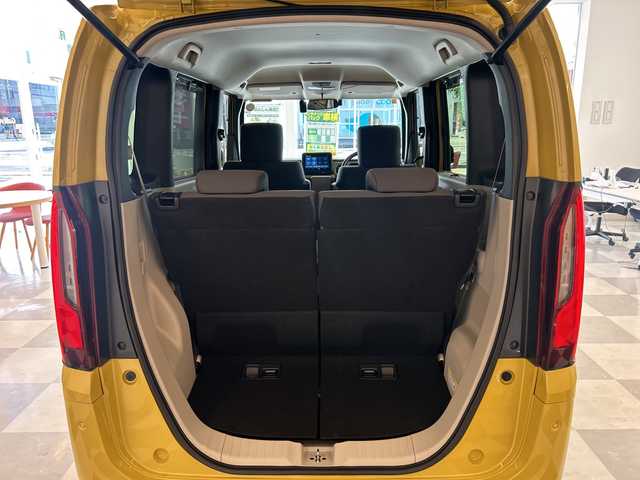 ホンダ Ｎ ＢＯＸ ファッションスタイル 岐阜県 2023(令5)年 0.3万km 黄 純正8インチディスプレイオーディオ/・Bluetooh/・AppleCarPlay/・AndroidAuto/・USB/両側パワースライドドア/左右独立式リアセンターアームレスト/コンビニフック付シートバックテーブル(運転席＆助手席)/オートリトラミラー/ETC2.0/前後純正ドライブレコーダー/ホンダセンシング/・アダプティブクルーズコントロール/・衝突軽減ブレーキ/・車線維持支援システム(LKAS)/・路外逸脱抑制機能/・パーキングセンサーシステム/・誤発進抑制機能/・後方誤発進抑制機能/先行車発進お知らせ機能/標識認識機能/LEDヘッドライト/・オートハイビーム/ステアリングスイッチ/ECONスイッチ/・アイドリングストップ/後席チップアップスライド機構/D+N席シートヒーター/電子制御パーキングブレーキ/オートブレーキホールド機能/プッシュスタート/スマートキー/スペアキー/取扱説明書/保証書