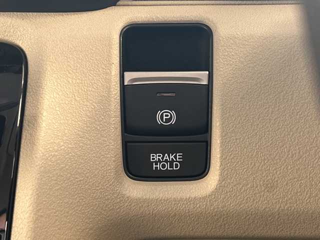 ホンダ Ｎ ＢＯＸ ファッションスタイル 岐阜県 2023(令5)年 0.3万km 黄 純正8インチディスプレイオーディオ/・Bluetooh/・AppleCarPlay/・AndroidAuto/・USB/両側パワースライドドア/左右独立式リアセンターアームレスト/コンビニフック付シートバックテーブル(運転席＆助手席)/オートリトラミラー/ETC2.0/前後純正ドライブレコーダー/ホンダセンシング/・アダプティブクルーズコントロール/・衝突軽減ブレーキ/・車線維持支援システム(LKAS)/・路外逸脱抑制機能/・パーキングセンサーシステム/・誤発進抑制機能/・後方誤発進抑制機能/先行車発進お知らせ機能/標識認識機能/LEDヘッドライト/・オートハイビーム/ステアリングスイッチ/ECONスイッチ/・アイドリングストップ/後席チップアップスライド機構/D+N席シートヒーター/電子制御パーキングブレーキ/オートブレーキホールド機能/プッシュスタート/スマートキー/スペアキー/取扱説明書/保証書