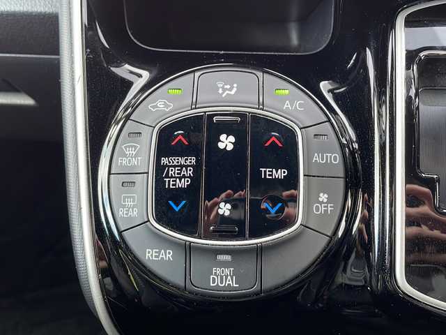 トヨタ ヴォクシー ZS 煌Ⅱ 岩手県 2019(令1)年 7.5万km ブラック 純正10インチナビ(CD/DVD/SD/ラジオ/BT)/純正フリップダウンモニター/フルセグテレビ/バックカメラ/両側パワースライドドア/プリクラッシュセーフティ/レーンディパチャーアラート/オートマチックハイビーム/クルーズコントロール/ビルトインETC/横滑り防止機能/コーナーセンサー/アイドリングストップ/プッシュスタート/スマートキー/ステアリングスイッチ/2列目サンシェード/純正16inアルミホイール/電動格納ミラー/ウィンカーミラー/ドアバイザー