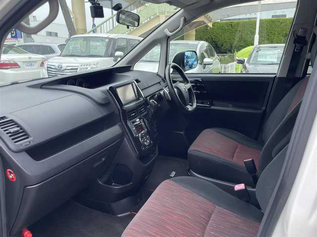 トヨタ ヴォクシー ZS G’sバージョンEDGE 山梨県 2010(平22)年 12.3万km ホワイトパールクリスタルシャイン (株)IDOMが運営する【じしゃロン甲府店】の自社ローン専用車両になります。/こちらは現金またはオートローンご利用時の価格です。自社ローンご希望の方は別途その旨お申付け下さい/スマートキー/両側パワースライドドア/純正ＨＤＤナビ・フルセグＴＶ/Ｂカメラ/ビルトインＥＴＣ/ＨＩＤオートライト/保証書・取説書