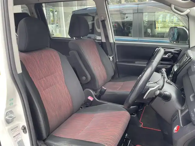 トヨタ ヴォクシー ZS G’sバージョンEDGE 山梨県 2010(平22)年 12.3万km ホワイトパールクリスタルシャイン (株)IDOMが運営する【じしゃロン甲府店】の自社ローン専用車両になります。/こちらは現金またはオートローンご利用時の価格です。自社ローンご希望の方は別途その旨お申付け下さい/スマートキー/両側パワースライドドア/純正ＨＤＤナビ・フルセグＴＶ/Ｂカメラ/ビルトインＥＴＣ/ＨＩＤオートライト/保証書・取説書