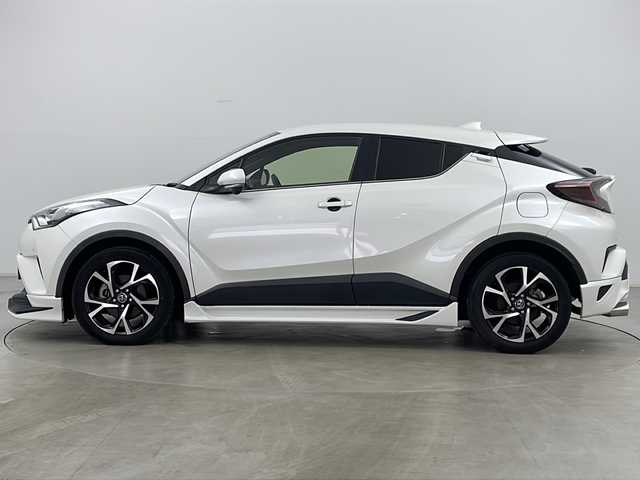 トヨタ Ｃ－ＨＲ G－T 道央・札幌 2017(平29)年 3.1万km ホワイトパールクリスタルシャイン ・禁煙車/・社外ナビ&BT&DVD&CD/・バックカメラ/・TRDフルエアロ/・GANADORマフラー/・TEIN車高調積込み/・レーダークルーズコントロール/・レーンキープアシスト/・コーナーセンサー/・衝突軽減ブレーキ/・横滑り防止/・前席シートヒーター/・社外ビルトインETC/・純正フロアマット/・LEDヘッドライト/・オートライト/・オートマチックハイビーム/・純正18インチアルミホイール/・スマートキー