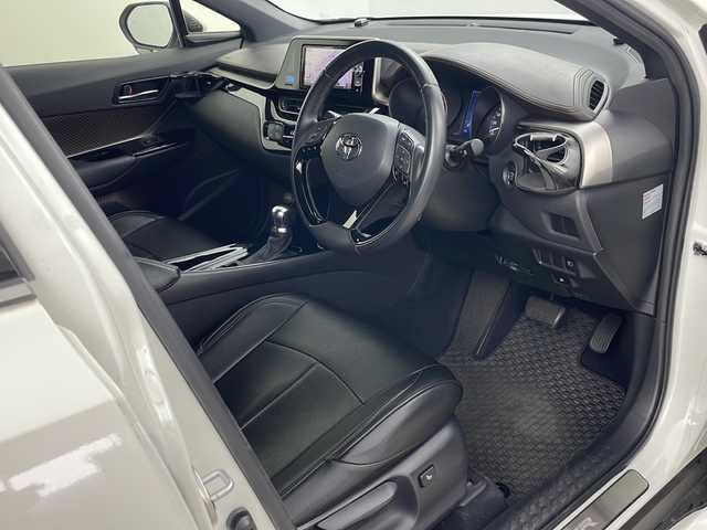 トヨタ Ｃ－ＨＲ G－T 道央・札幌 2017(平29)年 3.1万km ホワイトパールクリスタルシャイン ・禁煙車/・社外ナビ&BT&DVD&CD/・バックカメラ/・TRDフルエアロ/・GANADORマフラー/・TEIN車高調積込み/・レーダークルーズコントロール/・レーンキープアシスト/・コーナーセンサー/・衝突軽減ブレーキ/・横滑り防止/・前席シートヒーター/・社外ビルトインETC/・純正フロアマット/・LEDヘッドライト/・オートライト/・オートマチックハイビーム/・純正18インチアルミホイール/・スマートキー