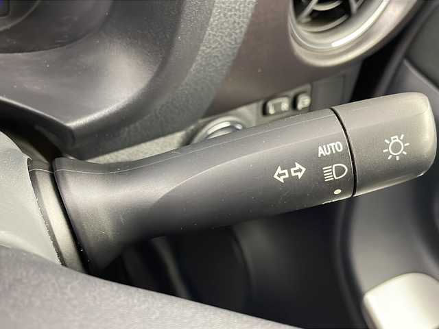 トヨタ ヴィッツ ジュエラ 栃木県 2016(平28)年 4.8万km クールソーダメタリック 純正7インチナビ/AM FM CD SD BT フルセグTV/トヨタセーフティセンス/・オートマチックハイビーム/・衝突軽減ブレーキ/・レーンアシスト/・先行車発進お知らせ/ETC/ドライブレコーダー/アイドリングストップ/ナノイー発生器/LEDヘッドライト/オートライト/オートエアコン/ステアリングスイッチ/電動格納ミラー/純正フロアマット