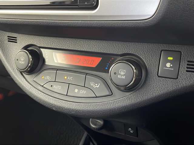 トヨタ ヴィッツ ジュエラ 栃木県 2016(平28)年 4.8万km クールソーダメタリック 純正7インチナビ/AM FM CD SD BT フルセグTV/トヨタセーフティセンス/・オートマチックハイビーム/・衝突軽減ブレーキ/・レーンアシスト/・先行車発進お知らせ/ETC/ドライブレコーダー/アイドリングストップ/ナノイー発生器/LEDヘッドライト/オートライト/オートエアコン/ステアリングスイッチ/電動格納ミラー/純正フロアマット