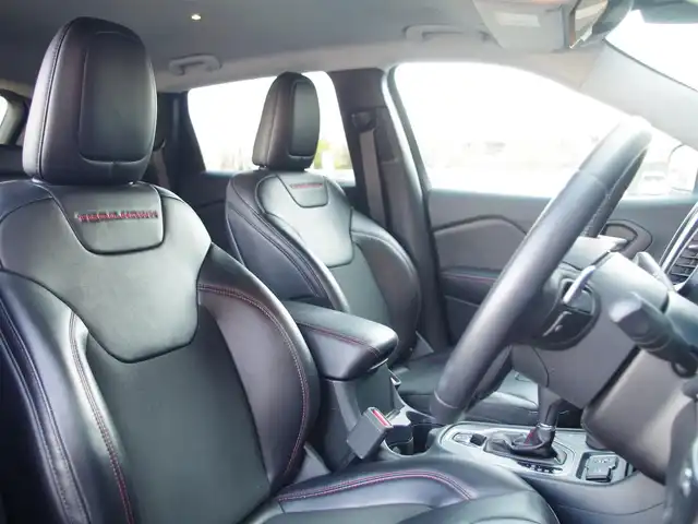 クライスラー・ジープ ジープ チェロキー 埼玉県 2019(令1)年 5.7万km 白 ブラックレザーシート/アダプティブクルーズコントロール/バックカメラ/ブラインドスポットモニター/Uconnectナビ/パークセンサー/レーンキープアシスト/フルセグTV/電動リアゲート/ETC/ドラレコ/冬タイヤ