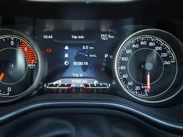 クライスラー・ジープ ジープ チェロキー 埼玉県 2019(令1)年 5.7万km 白 ブラックレザーシート/アダプティブクルーズコントロール/バックカメラ/ブラインドスポットモニター/Uconnectナビ/パークセンサー/レーンキープアシスト/フルセグTV/電動リアゲート/ETC/ドラレコ/冬タイヤ