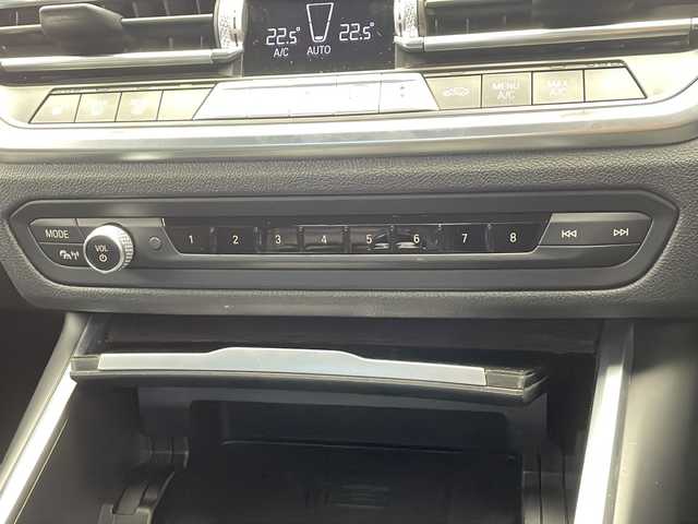 ＢＭＷ ３２０ｉ Mスポーツ 栃木県 2019(平31)年 4.2万km アルピンホワイトⅢ 純正ナビ/(Bluetooth・AppleCarPlay・USB)/バックカメラ/本革シート/インテリジェントセーフティ/・衝突軽減システム/・レーンキープアシストシステム/・ヘッドアップディスプレイ/・アダプティブクルーズコントロール/ETC/電動リアゲート/前席パワーシート/前席シートヒーター/禁煙車/パドルシフト/LEDヘッドライト/オートライト/ワイヤレス充電/アイドリングストップ/電動パーキング/オートホールド/純正アルミホイール/純正フロアマット