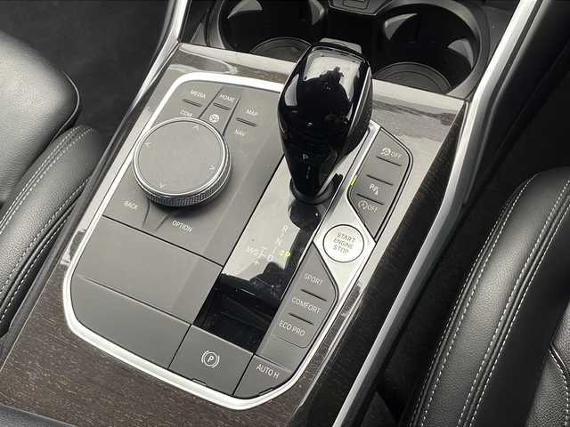 ＢＭＷ ３２０ｉ Mスポーツ 栃木県 2019(平31)年 4.2万km アルピンホワイトⅢ 純正ナビ/(Bluetooth・AppleCarPlay・USB)/バックカメラ/本革シート/インテリジェントセーフティ/・衝突軽減システム/・レーンキープアシストシステム/・ヘッドアップディスプレイ/・アダプティブクルーズコントロール/ETC/電動リアゲート/前席パワーシート/前席シートヒーター/禁煙車/パドルシフト/LEDヘッドライト/オートライト/ワイヤレス充電/アイドリングストップ/電動パーキング/オートホールド/純正アルミホイール/純正フロアマット