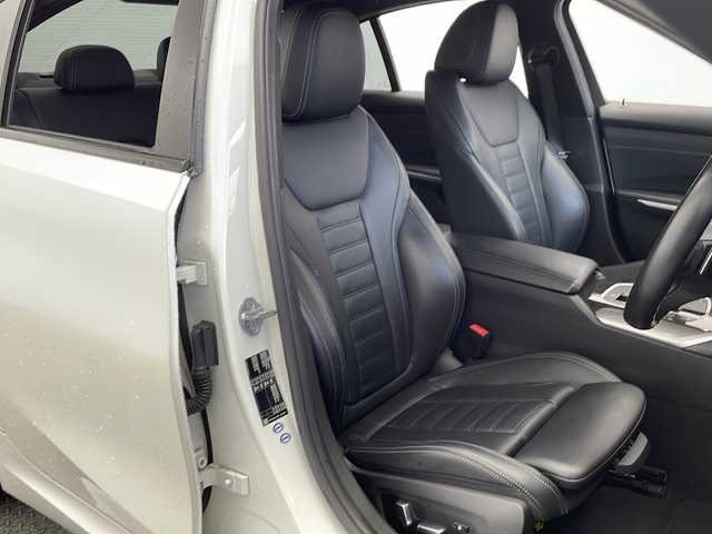 ＢＭＷ ３２０ｉ Mスポーツ 栃木県 2019(平31)年 4.2万km アルピンホワイトⅢ 純正ナビ/(Bluetooth・AppleCarPlay・USB)/バックカメラ/本革シート/インテリジェントセーフティ/・衝突軽減システム/・レーンキープアシストシステム/・ヘッドアップディスプレイ/・アダプティブクルーズコントロール/ETC/電動リアゲート/前席パワーシート/前席シートヒーター/禁煙車/パドルシフト/LEDヘッドライト/オートライト/ワイヤレス充電/アイドリングストップ/電動パーキング/オートホールド/純正アルミホイール/純正フロアマット