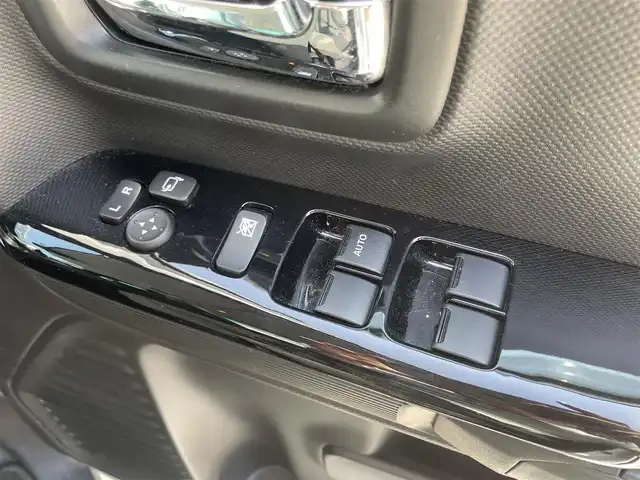 スズキ スペーシア カスタム HYBRID XS ターボ 青森県 2018(平30)年 3.1万km ピュアホワイトP ワンオーナー/4WD/純正メモリナビ/【AM/FM/CD/DVD/BT】/フルセグテレビ/バックカメラ/両側パワースライドドア/コーナーセンサー/プリクラッシュブレーキ/レーンキープアシスト/クルーズコントロール/シートヒーター/パドルシフト/LEDヘッドライト/フォグランプ/アイドリングストップ/純正15インチアルミ/ETC/取扱説明書/保証書