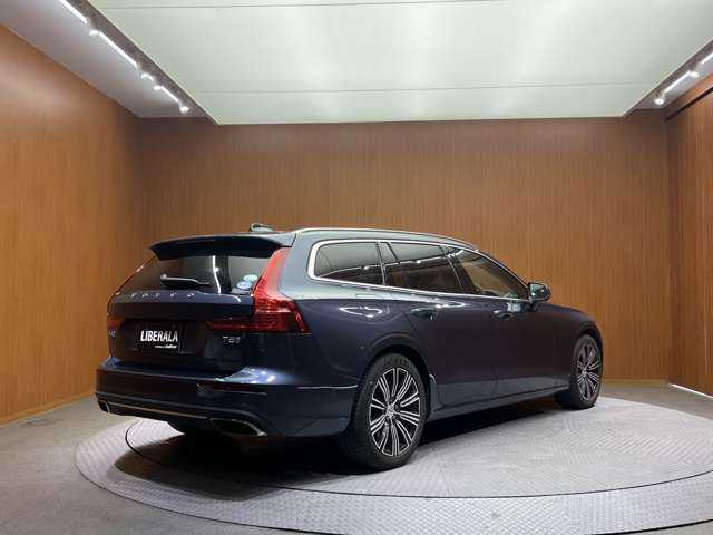 ボルボ Ｖ６０ T5 インスクリプション 千葉県 2019(令1)年 5万km デニムブルーメタリック 純正ナビ　/３６０°カメラ　/ＡＣＣ　/レザーシート　/シートヒーター　/ベンチレーター　/パワーシート　/ＬＥＤヘッドライト　/ハイビームアシスト　/電動リアゲート　/パーキングアシスト　/自動駐車　/ＨＵＤ