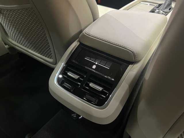 ボルボ Ｖ６０ T5 インスクリプション 千葉県 2019(令1)年 5万km デニムブルーメタリック 純正ナビ　/３６０°カメラ　/ＡＣＣ　/レザーシート　/シートヒーター　/ベンチレーター　/パワーシート　/ＬＥＤヘッドライト　/ハイビームアシスト　/電動リアゲート　/パーキングアシスト　/自動駐車　/ＨＵＤ
