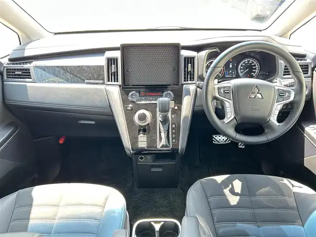 三菱 デリカＤ：５ シャモニー 群馬県 2024(令6)年 1万km パールⅡ 4WD/7人乗り/ディーゼルターボ車/ワンオーナー/フリップダウンモニター/オートステップ/e-アシスト/・衝突被害軽減ブレーキシステム/・車線逸脱警報システム/・レーダークルーズコントロールシステム/・オートマチックハイビーム/・誤発進抑制機能（前進時）/・後側方車両検知警報システム/・後退時車両検知警報システム/ワンタッチ開閉両側パワースライドドア/パワーバックドア/パドルシフト/ハーフレザーシート/プッシュスタート/LEDヘッドランプ/LEDフォグランプ/保証書/取扱説明書/スペアキー