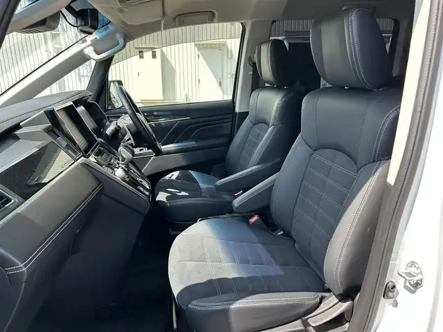 三菱 デリカＤ：５ シャモニー 群馬県 2024(令6)年 1万km パールⅡ 4WD/7人乗り/ディーゼルターボ車/ワンオーナー/フリップダウンモニター/オートステップ/e-アシスト/・衝突被害軽減ブレーキシステム/・車線逸脱警報システム/・レーダークルーズコントロールシステム/・オートマチックハイビーム/・誤発進抑制機能（前進時）/・後側方車両検知警報システム/・後退時車両検知警報システム/ワンタッチ開閉両側パワースライドドア/パワーバックドア/パドルシフト/ハーフレザーシート/プッシュスタート/LEDヘッドランプ/LEDフォグランプ/保証書/取扱説明書/スペアキー