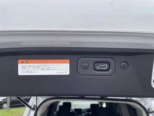 三菱 デリカＤ：５ シャモニー 群馬県 2024(令6)年 1万km パールⅡ 4WD/7人乗り/ディーゼルターボ車/ワンオーナー/フリップダウンモニター/オートステップ/e-アシスト/・衝突被害軽減ブレーキシステム/・車線逸脱警報システム/・レーダークルーズコントロールシステム/・オートマチックハイビーム/・誤発進抑制機能（前進時）/・後側方車両検知警報システム/・後退時車両検知警報システム/ワンタッチ開閉両側パワースライドドア/パワーバックドア/パドルシフト/ハーフレザーシート/プッシュスタート/LEDヘッドランプ/LEDフォグランプ/保証書/取扱説明書/スペアキー