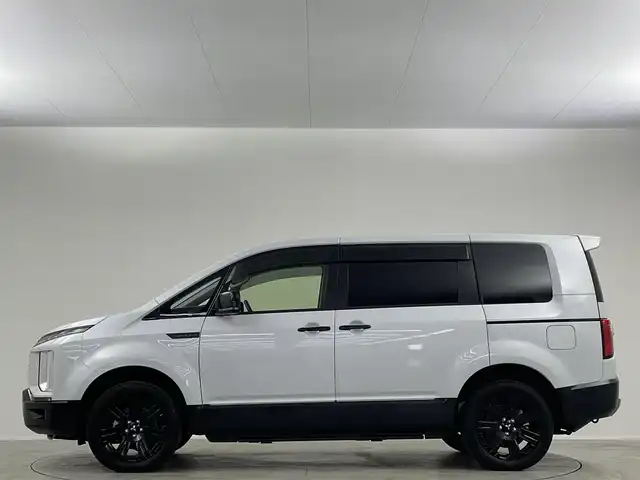 三菱 デリカＤ：５ シャモニー 埼玉県 2024(令6)年 1万km パールⅡ 4WD/7人乗り/ディーゼルターボ車/ワンオーナー/フリップダウンモニター/オートステップ/e-アシスト/・衝突被害軽減ブレーキシステム/・車線逸脱警報システム/・レーダークルーズコントロールシステム/・オートマチックハイビーム/・誤発進抑制機能（前進時）/・後側方車両検知警報システム/・後退時車両検知警報システム/ワンタッチ開閉両側パワースライドドア/パワーバックドア/パドルシフト/ハーフレザーシート/プッシュスタート/LEDヘッドランプ/LEDフォグランプ/保証書/取扱説明書/スペアキー