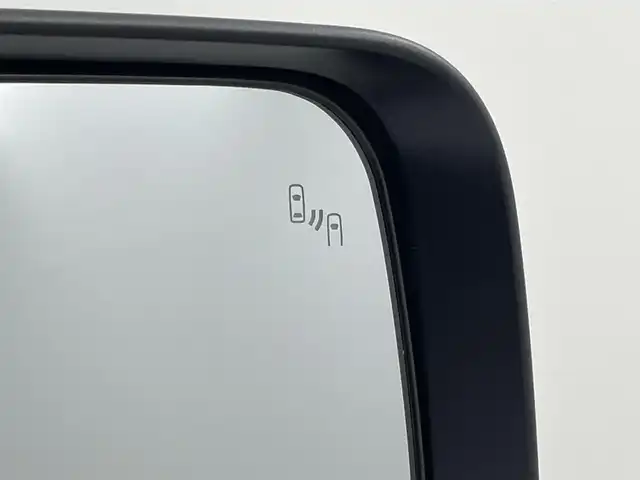 三菱 デリカＤ：５ シャモニー 埼玉県 2024(令6)年 1万km パールⅡ 4WD/7人乗り/ディーゼルターボ車/ワンオーナー/フリップダウンモニター/オートステップ/e-アシスト/・衝突被害軽減ブレーキシステム/・車線逸脱警報システム/・レーダークルーズコントロールシステム/・オートマチックハイビーム/・誤発進抑制機能（前進時）/・後側方車両検知警報システム/・後退時車両検知警報システム/ワンタッチ開閉両側パワースライドドア/パワーバックドア/パドルシフト/ハーフレザーシート/プッシュスタート/LEDヘッドランプ/LEDフォグランプ/保証書/取扱説明書/スペアキー