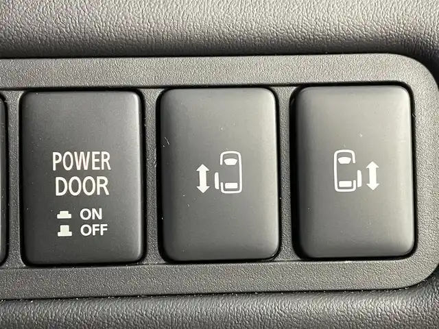 三菱 デリカＤ：５ シャモニー 埼玉県 2024(令6)年 1万km パールⅡ 4WD/7人乗り/ディーゼルターボ車/ワンオーナー/フリップダウンモニター/オートステップ/e-アシスト/・衝突被害軽減ブレーキシステム/・車線逸脱警報システム/・レーダークルーズコントロールシステム/・オートマチックハイビーム/・誤発進抑制機能（前進時）/・後側方車両検知警報システム/・後退時車両検知警報システム/ワンタッチ開閉両側パワースライドドア/パワーバックドア/パドルシフト/ハーフレザーシート/プッシュスタート/LEDヘッドランプ/LEDフォグランプ/保証書/取扱説明書/スペアキー