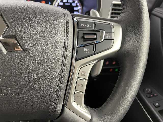 三菱 デリカＤ：５ シャモニー 埼玉県 2024(令6)年 1万km パールⅡ 4WD/7人乗り/ディーゼルターボ車/ワンオーナー/フリップダウンモニター/オートステップ/e-アシスト/・衝突被害軽減ブレーキシステム/・車線逸脱警報システム/・レーダークルーズコントロールシステム/・オートマチックハイビーム/・誤発進抑制機能（前進時）/・後側方車両検知警報システム/・後退時車両検知警報システム/ワンタッチ開閉両側パワースライドドア/パワーバックドア/パドルシフト/ハーフレザーシート/プッシュスタート/LEDヘッドランプ/LEDフォグランプ/保証書/取扱説明書/スペアキー