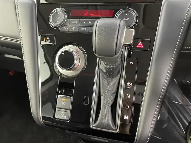 三菱 デリカＤ：５ シャモニー 埼玉県 2024(令6)年 1万km パールⅡ 4WD/7人乗り/ディーゼルターボ車/ワンオーナー/フリップダウンモニター/オートステップ/e-アシスト/・衝突被害軽減ブレーキシステム/・車線逸脱警報システム/・レーダークルーズコントロールシステム/・オートマチックハイビーム/・誤発進抑制機能（前進時）/・後側方車両検知警報システム/・後退時車両検知警報システム/ワンタッチ開閉両側パワースライドドア/パワーバックドア/パドルシフト/ハーフレザーシート/プッシュスタート/LEDヘッドランプ/LEDフォグランプ/保証書/取扱説明書/スペアキー