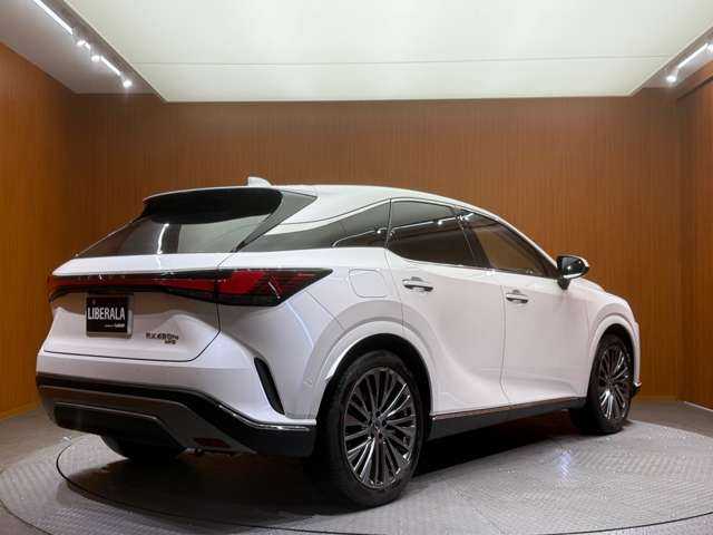 レクサス ＲＸ 450h+ バージョンL 千葉県 2024(令6)年 0.6万km ソニッククォーツ マークレビンソンサウンド　/白革　/ＡＣＣ　/ＨＵＤ　/ナビ　/ＴＶ　/ＣａｒＰｌａｙ　/３６０°シートＨ　/ベンチレーション　/電動リアゲート　/パーキングアシスト　/３眼ＬＥＤヘッドライト　/衝突軽減Ｂ　/ＢＳＭ　/ＬＫＡ