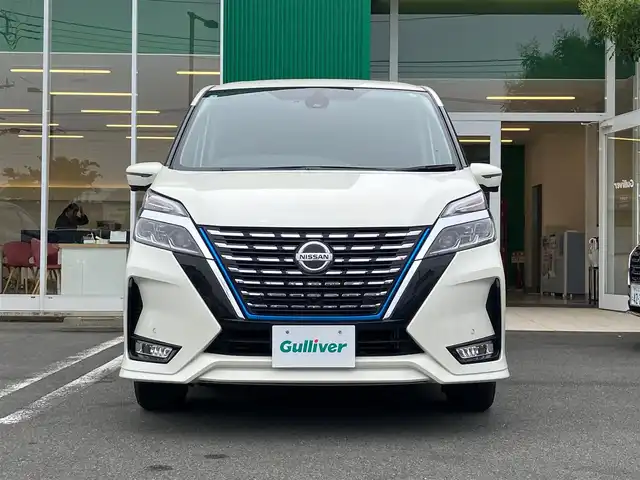 日産 セレナ e－パワー ハイウェイスター V 静岡県 2020(令2)年 4.1万km ブリリアントホワイトパール エンジンスタートボタン/取扱説明書/パワーステアリング/パワーウィンドウ/パーキングアシスト/アイドリングストップ/スマートキー（スペアキー1本）/WAC/クルーズコントロール（追従走行：有）/後席用モニター/ビルトイン ETC/全方位カメラ/USB入力端子/純正10インチナビ（フルセグTV）/純正前方ドライブレコーダー/3列シート/ウォークスルー/両側パワースライドドア/ ABS/横滑り防止装置/レーンキープアシスト/前後コーナーセンサー/W+サイドエアバック/オートライト/ LEDヘッドライト/衝突軽減システム/プロパイロット