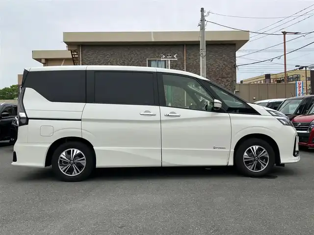 日産 セレナ e－パワー ハイウェイスター V 静岡県 2020(令2)年 4.1万km ブリリアントホワイトパール エンジンスタートボタン/取扱説明書/パワーステアリング/パワーウィンドウ/パーキングアシスト/アイドリングストップ/スマートキー（スペアキー1本）/WAC/クルーズコントロール（追従走行：有）/後席用モニター/ビルトイン ETC/全方位カメラ/USB入力端子/純正10インチナビ（フルセグTV）/純正前方ドライブレコーダー/3列シート/ウォークスルー/両側パワースライドドア/ ABS/横滑り防止装置/レーンキープアシスト/前後コーナーセンサー/W+サイドエアバック/オートライト/ LEDヘッドライト/衝突軽減システム/プロパイロット