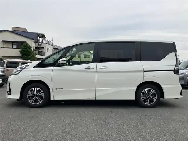 日産 セレナ e－パワー ハイウェイスター V 静岡県 2020(令2)年 4.1万km ブリリアントホワイトパール エンジンスタートボタン/取扱説明書/パワーステアリング/パワーウィンドウ/パーキングアシスト/アイドリングストップ/スマートキー（スペアキー1本）/WAC/クルーズコントロール（追従走行：有）/後席用モニター/ビルトイン ETC/全方位カメラ/USB入力端子/純正10インチナビ（フルセグTV）/純正前方ドライブレコーダー/3列シート/ウォークスルー/両側パワースライドドア/ ABS/横滑り防止装置/レーンキープアシスト/前後コーナーセンサー/W+サイドエアバック/オートライト/ LEDヘッドライト/衝突軽減システム/プロパイロット