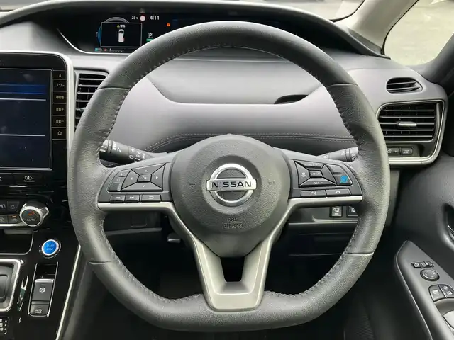 日産 セレナ e－パワー ハイウェイスター V 静岡県 2020(令2)年 4.1万km ブリリアントホワイトパール エンジンスタートボタン/取扱説明書/パワーステアリング/パワーウィンドウ/パーキングアシスト/アイドリングストップ/スマートキー（スペアキー1本）/WAC/クルーズコントロール（追従走行：有）/後席用モニター/ビルトイン ETC/全方位カメラ/USB入力端子/純正10インチナビ（フルセグTV）/純正前方ドライブレコーダー/3列シート/ウォークスルー/両側パワースライドドア/ ABS/横滑り防止装置/レーンキープアシスト/前後コーナーセンサー/W+サイドエアバック/オートライト/ LEDヘッドライト/衝突軽減システム/プロパイロット