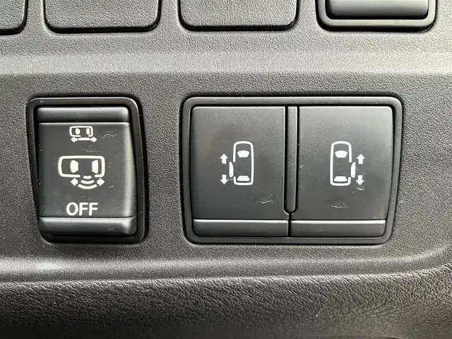 日産 セレナ e－パワー ハイウェイスター V 静岡県 2020(令2)年 4.1万km ブリリアントホワイトパール エンジンスタートボタン/取扱説明書/パワーステアリング/パワーウィンドウ/パーキングアシスト/アイドリングストップ/スマートキー（スペアキー1本）/WAC/クルーズコントロール（追従走行：有）/後席用モニター/ビルトイン ETC/全方位カメラ/USB入力端子/純正10インチナビ（フルセグTV）/純正前方ドライブレコーダー/3列シート/ウォークスルー/両側パワースライドドア/ ABS/横滑り防止装置/レーンキープアシスト/前後コーナーセンサー/W+サイドエアバック/オートライト/ LEDヘッドライト/衝突軽減システム/プロパイロット