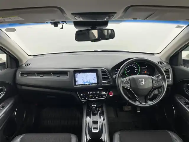 ホンダ ヴェゼル ハイブリッド Z ホンダセンシング 岡山県 2020(令2)年 5万km プラチナホワイトパール 純正8インチナビ/・バックカメラ/・FM/AM/Bluetooth/フルセグ/CD/DVD/HDMI/ホンダセンシング/・衝突軽減ブレーキ/・車線維持支援システム/・アダプティブクルーズコントロール/ハーフレザーシート/・D/Nシートヒーター/パドルシフト/ステアリングスイッチ/ISOFIX/チルトステアリング/シートリフター/ウィンカーミラー/ビルトインETC/純正17インチアルミ/純正フロアマット/LEDヘッドライト/社外ドアバイザー