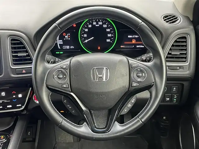 ホンダ ヴェゼル ハイブリッド Z ホンダセンシング 岡山県 2020(令2)年 5万km プラチナホワイトパール 純正8インチナビ/・バックカメラ/・FM/AM/Bluetooth/フルセグ/CD/DVD/HDMI/ホンダセンシング/・衝突軽減ブレーキ/・車線維持支援システム/・アダプティブクルーズコントロール/ハーフレザーシート/・D/Nシートヒーター/パドルシフト/ステアリングスイッチ/ISOFIX/チルトステアリング/シートリフター/ウィンカーミラー/ビルトインETC/純正17インチアルミ/純正フロアマット/LEDヘッドライト/社外ドアバイザー
