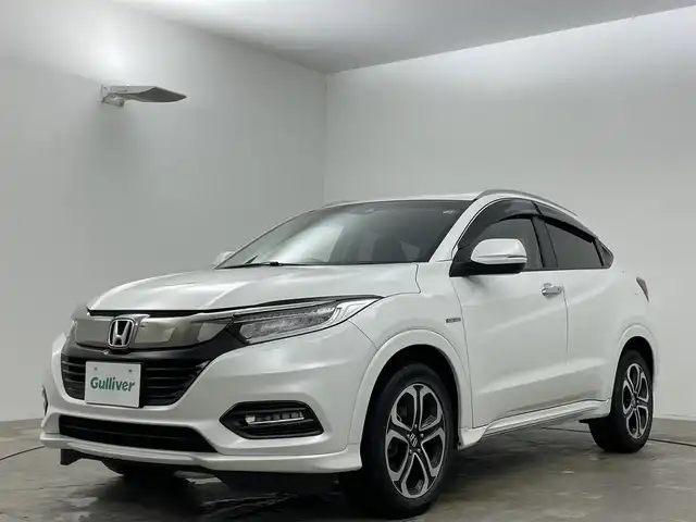 ホンダ ヴェゼル ハイブリッド Z ホンダセンシング 岡山県 2020(令2)年 5万km プラチナホワイトパール 純正8インチナビ/・バックカメラ/・FM/AM/Bluetooth/フルセグ/CD/DVD/HDMI/ホンダセンシング/・衝突軽減ブレーキ/・車線維持支援システム/・アダプティブクルーズコントロール/ハーフレザーシート/・D/Nシートヒーター/パドルシフト/ステアリングスイッチ/ISOFIX/チルトステアリング/シートリフター/ウィンカーミラー/ビルトインETC/純正17インチアルミ/純正フロアマット/LEDヘッドライト/社外ドアバイザー