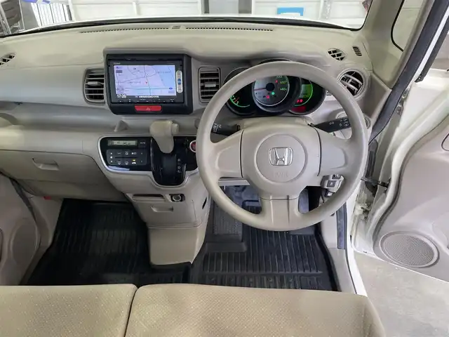 ホンダ Ｎ ＢＯＸ G 佐賀県 2014(平26)年 9.8万km プレミアムホワイトパール （株）IDOMが運営する【じしゃロン佐賀店】の自社ローン専用車両になります。/こちらは現金またはオートローンご利用時の価格です。自社ローンご希望の方は別途その旨お申し付けください/・ｇａｔｈｅｒｓオーディオナビ
