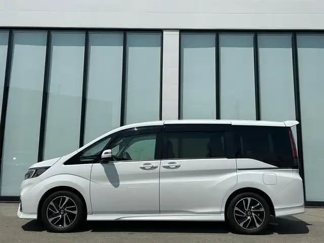 ホンダ ステップワゴン スパーダ クルスピセンシング 大阪府 2020(令2)年 3.2万km プラチナホワイトパール 純正10インチナビ/   フルセグTV/CD/DVD/Bluetooth/USB/全方位モニター/後席モニター/衝突軽減ブレーキ/横滑り防止装置/前席シートヒーター/両側パワースライドドア/レーダークルーズコントロール/レーンキープアシスト/パドルシフト/アイドリングストップ/前後ドライブレコーダー/純正17インチアルミホイール/純正フロアマット/プッシュスタート/スマートキー/ETC/LED