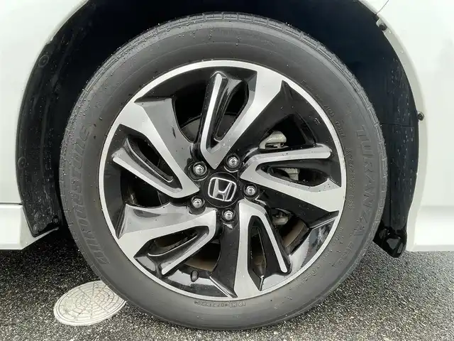 ホンダ ステップワゴン スパーダ クルスピセンシング 大阪府 2020(令2)年 3.2万km プラチナホワイトパール 純正10インチナビ/   フルセグTV/CD/DVD/Bluetooth/USB/全方位モニター/後席モニター/衝突軽減ブレーキ/横滑り防止装置/前席シートヒーター/両側パワースライドドア/レーダークルーズコントロール/レーンキープアシスト/パドルシフト/アイドリングストップ/前後ドライブレコーダー/純正17インチアルミホイール/純正フロアマット/プッシュスタート/スマートキー/ETC/LED