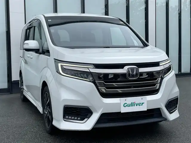 ホンダ ステップワゴン スパーダ クルスピセンシング 大阪府 2020(令2)年 3.2万km プラチナホワイトパール 純正10インチナビ/   フルセグTV/CD/DVD/Bluetooth/USB/全方位モニター/後席モニター/衝突軽減ブレーキ/横滑り防止装置/前席シートヒーター/両側パワースライドドア/レーダークルーズコントロール/レーンキープアシスト/パドルシフト/アイドリングストップ/前後ドライブレコーダー/純正17インチアルミホイール/純正フロアマット/プッシュスタート/スマートキー/ETC/LED