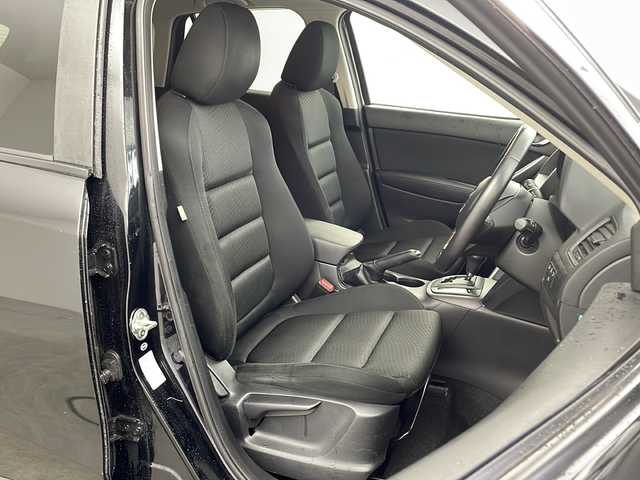 マツダ ＣＸ－５ XD 兵庫県 2013(平25)年 7.9万km ジェットブラックマイカ ・社外HDDナビ（C9P9）/　Bluetoothオーディオ/　CD/DVD再生/　ipod/AUX接続/　SDミュージックサーバー/・バックカメラ/・サイドカメラ/・ETC/・前後ドライブレコーダー/・純正フロアマット/・純正17インチアルミホイール/・ABS/・横滑り防止機能/・アダプティブ・フロントライティング・システム（AFS）/・盗難防止装置/・オートライト/・HIDヘッドライト/・W＋サイドエアバック/・カーテンエアバック/・スマートキー/・MTモード付AT/・アイドリングストップ/・AACエアコン